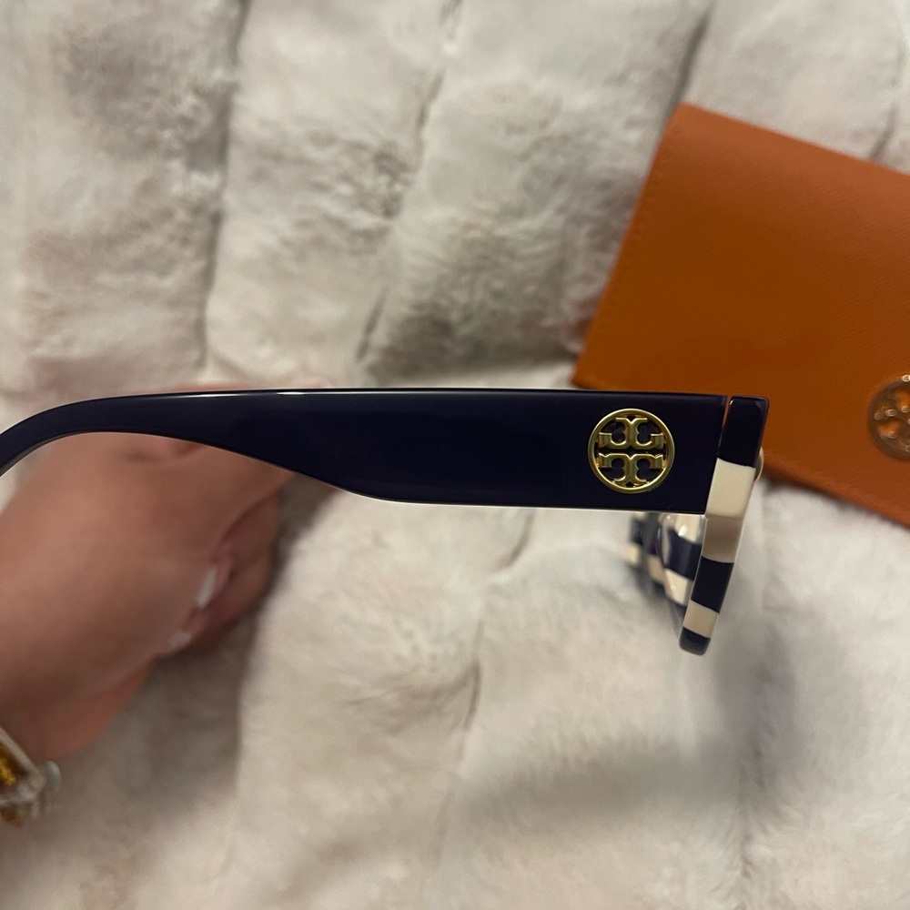 Tory Burch Black and Orange Sunglasses Accessories - Picture 4 of 5